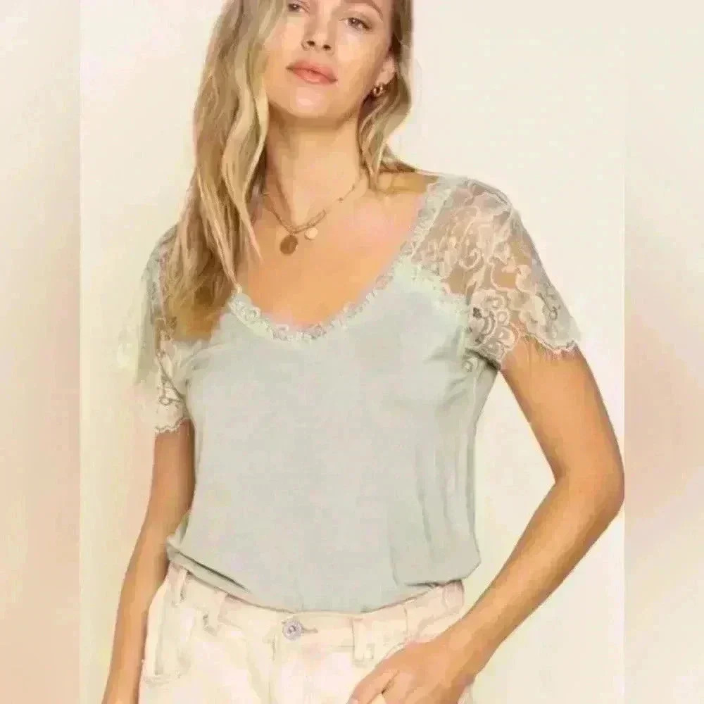 Lace shoulder tee